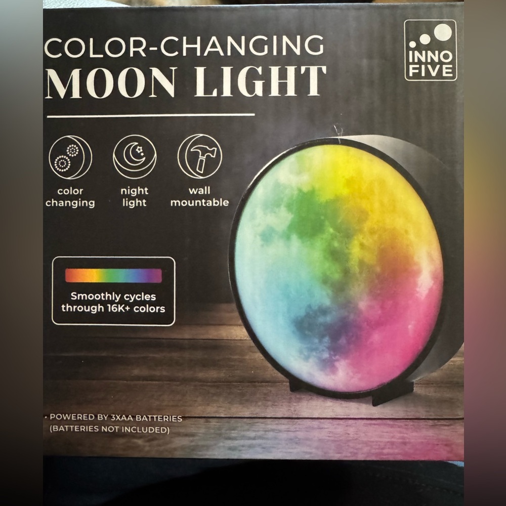 NWT color-changing moon light